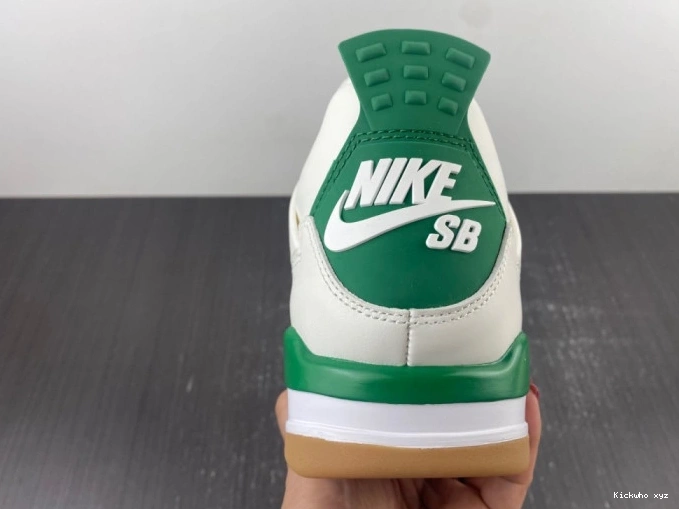 Green SB Nike Air Jordan Pine 4 x DR5415-103 0817